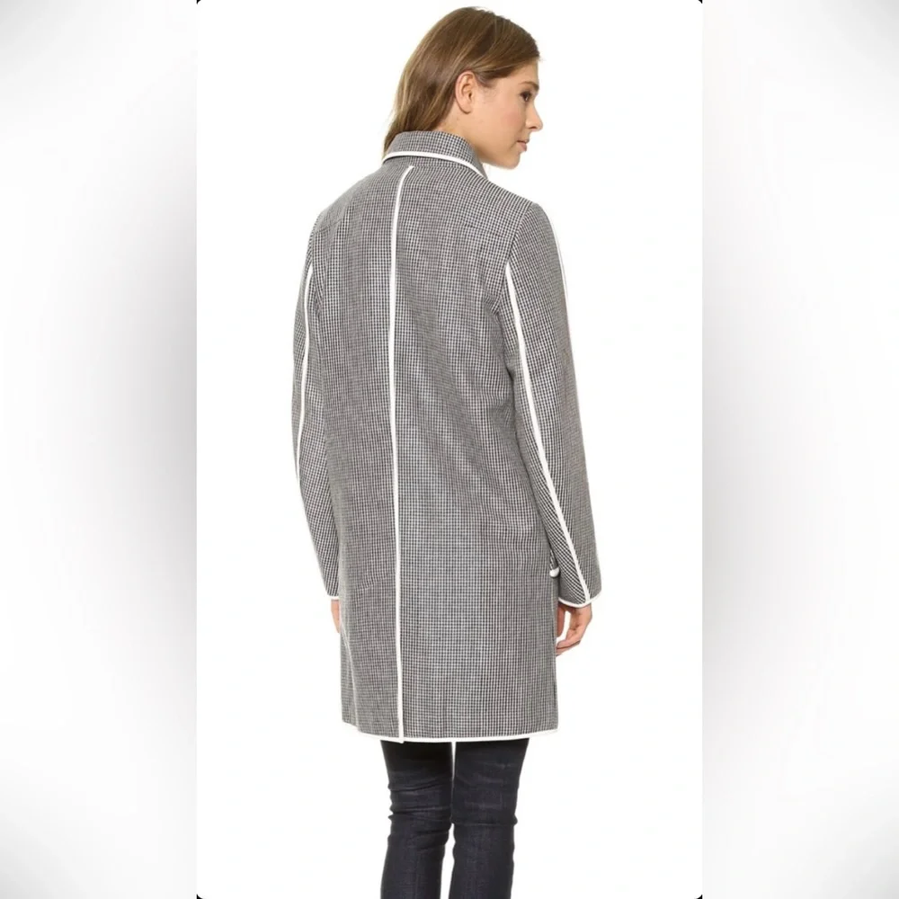 0'2nd Grande Check Classic Coat as seen on Meghan
Markle - Picture 6 of 14